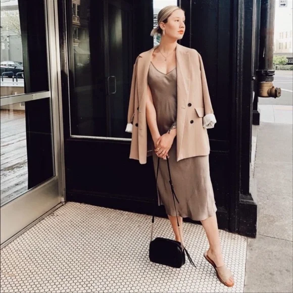 NWT Aritzia Wilfred Cherrelle Blazer in Limited Edition Color Grey Taupe
